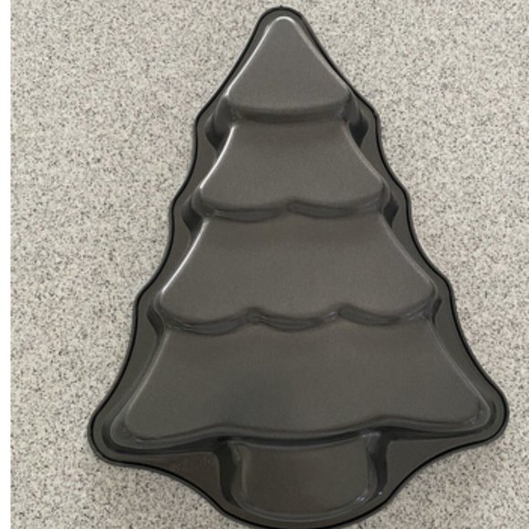 Wilton Kitchen Wilton Non Stick Metal Christmas Tree Cake Pan